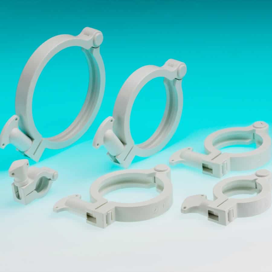 Photo de plusieurs colliers de serrage Bioclamp pour la biopharma.